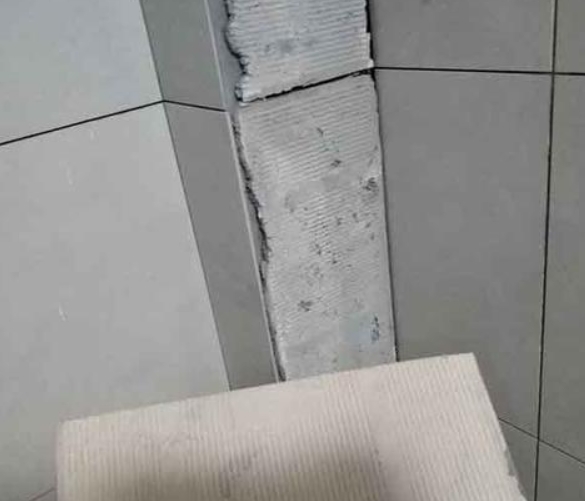 丰泽瓷砖空鼓维修公司分享下厨房瓷砖脱落的补救措施。